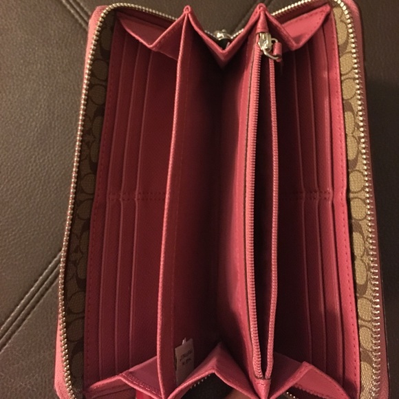 Pink Coach wallet - Picture 4 of 4